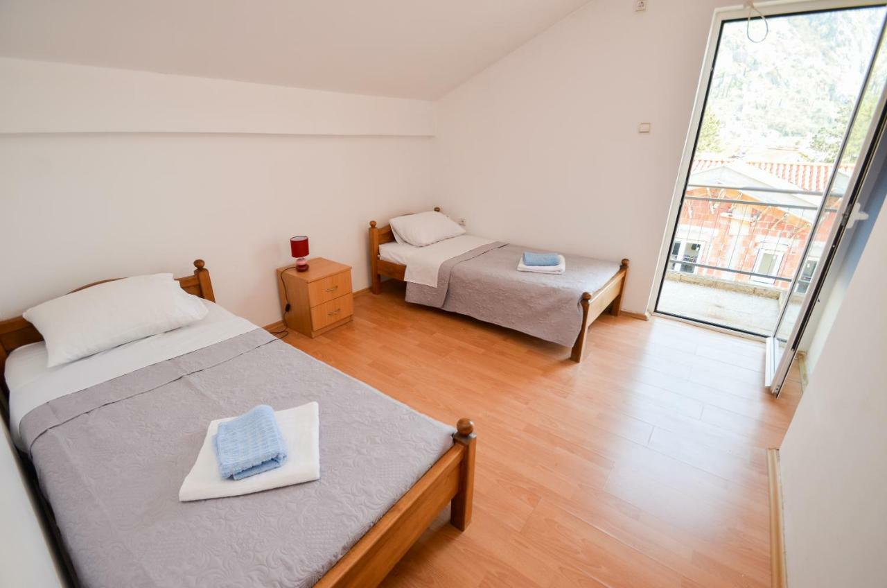 Apartment Barona Kotor Exteriör bild